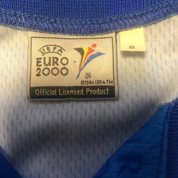 Like new condition - vintage Euro 2000 Italia fan shirt - Picture 7 of 10